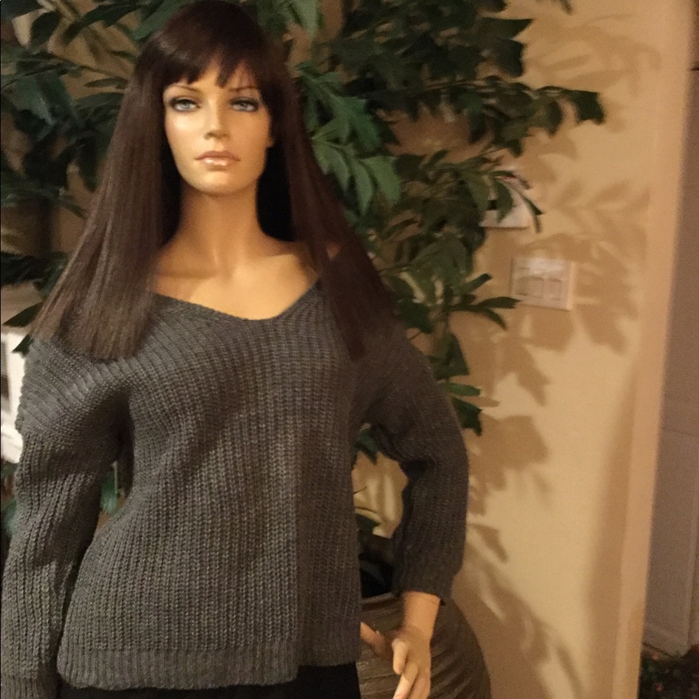 Sexy Italian Sweater w Open Twist Back